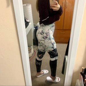 Victoria’s Secret Pink Marble Print Leggings Small